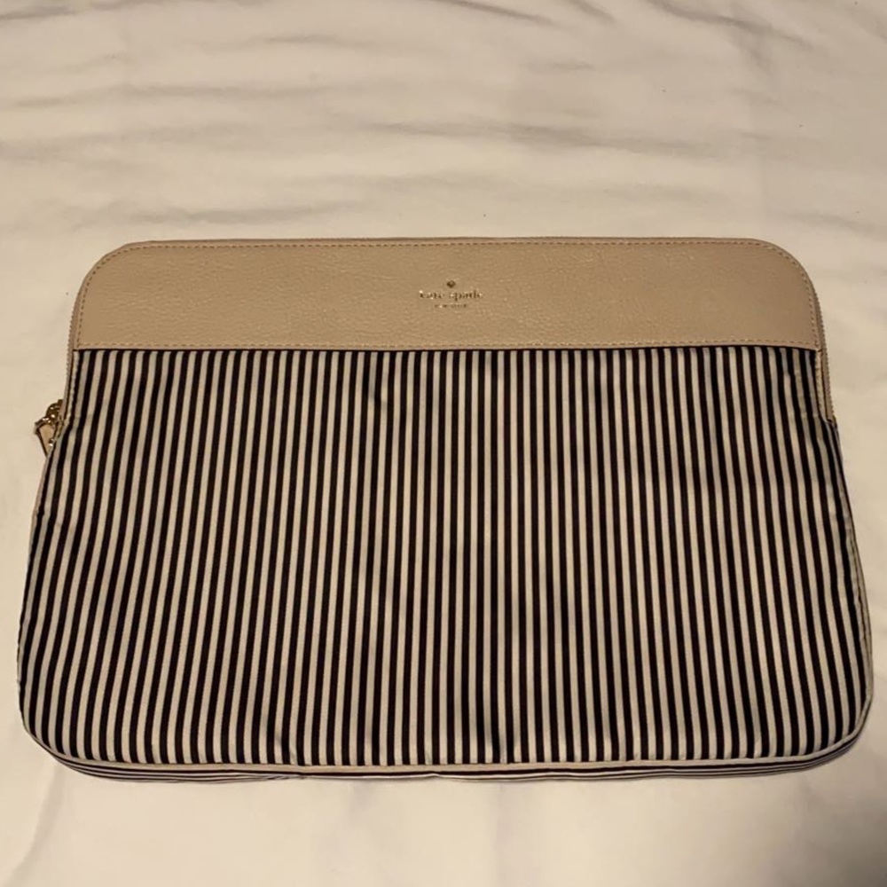 ❤️❤️ Kate Spade Beige Leather Black and White Striped Laptop Case Holder